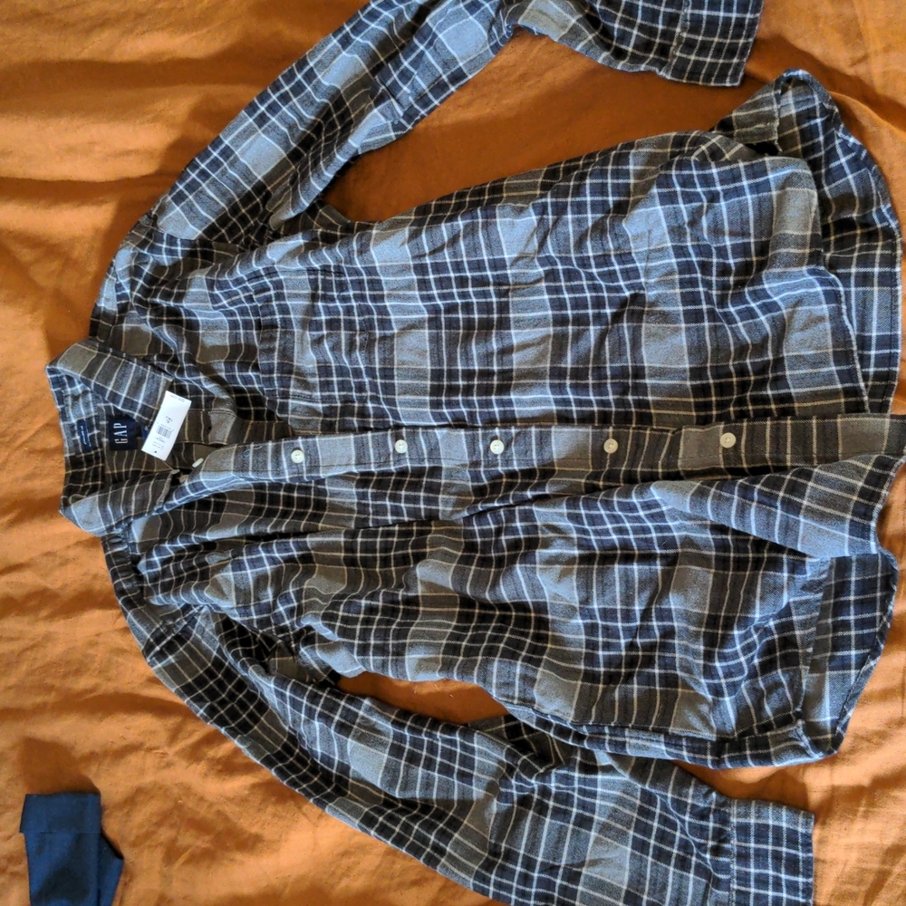 Gap shirt